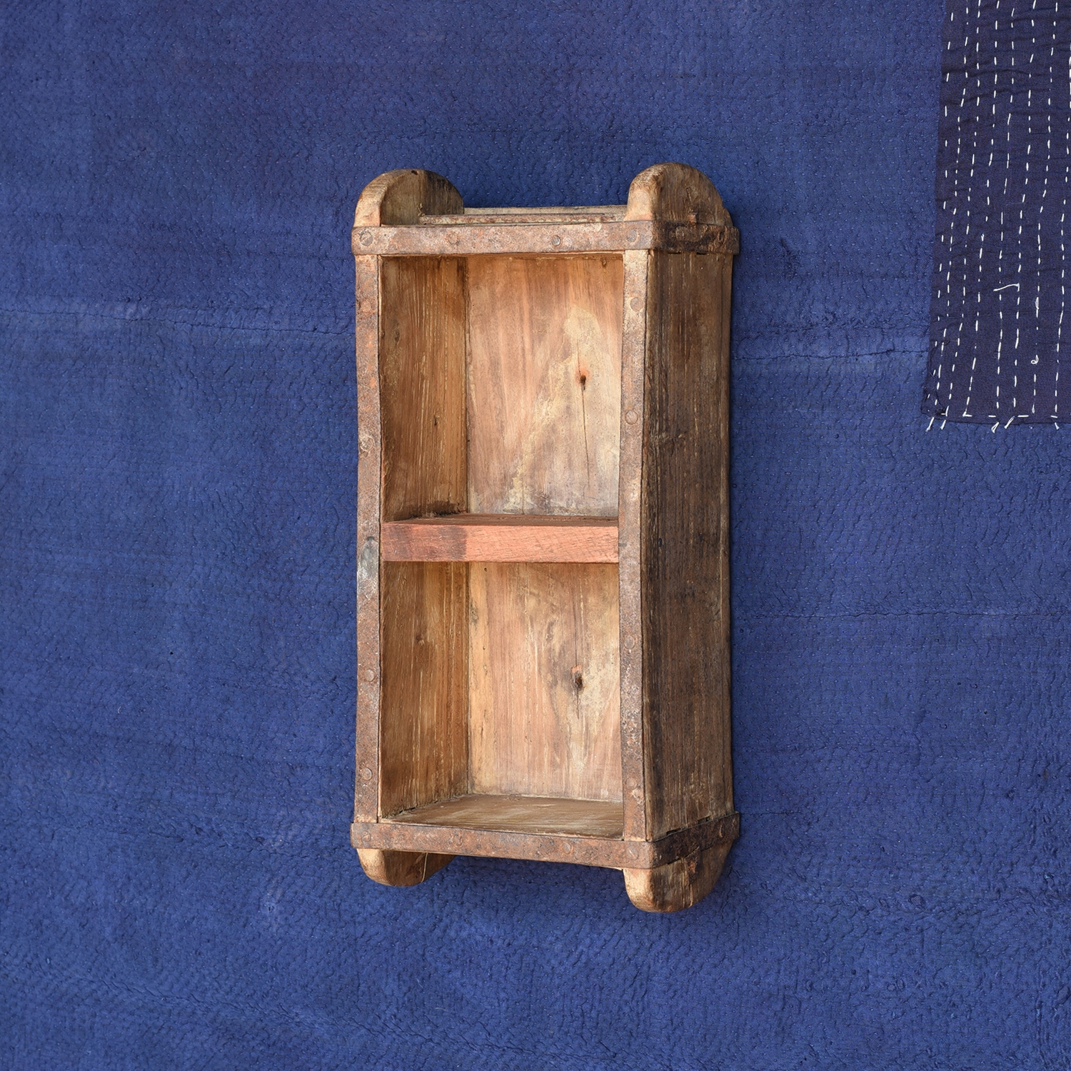 Indus Brick Mold with Single Shelf by HomArt