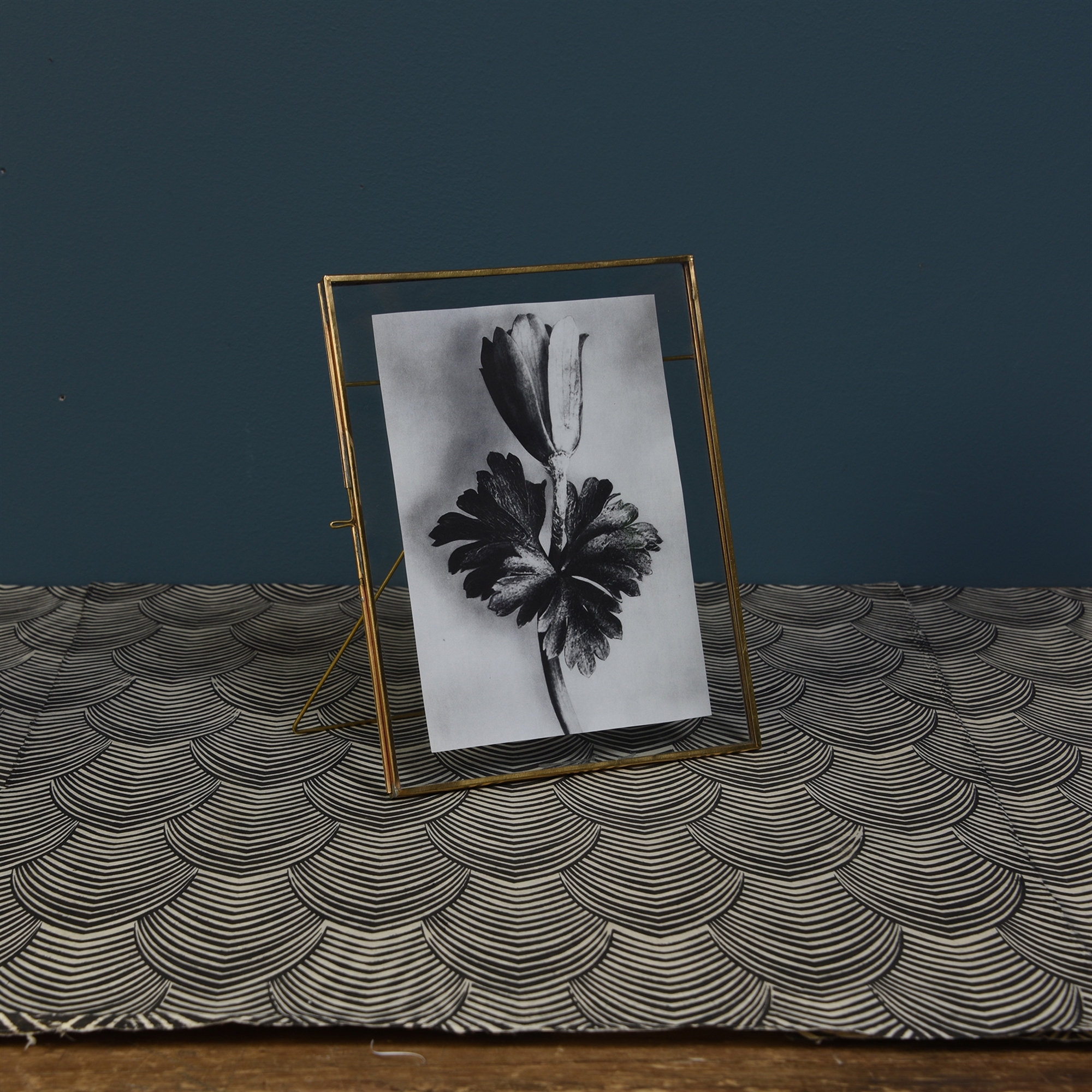 Monroe Vertical Brass Easel Frame by HomArt - Image 3